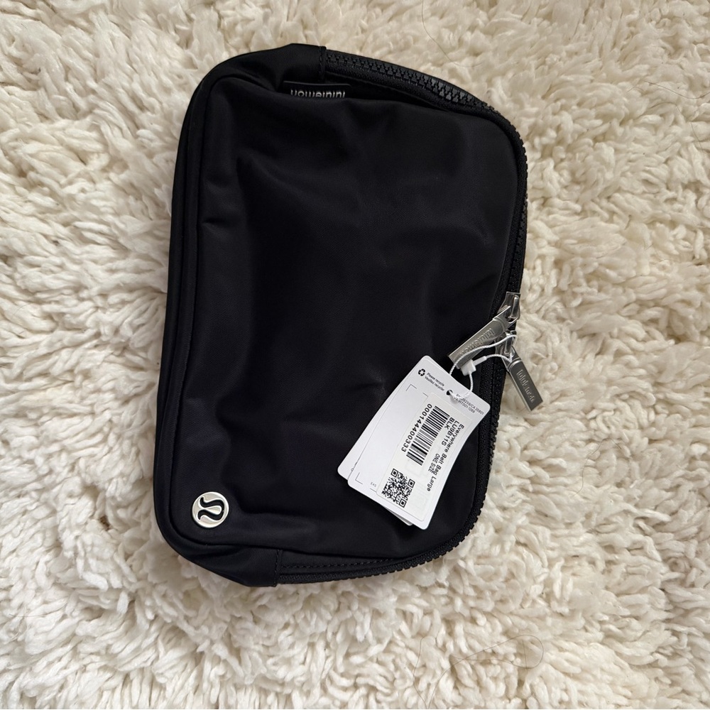 Lululemon Athletica Large Everywhere Belt Bag  with Silver Zipper Pulls in Black